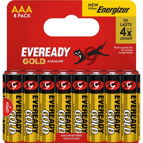 Opakowanie 8 baterii alkalicznych Eveready Gold AAA. Baterie są złoto-czarne, a opakowanie czerwono-złote z logo Eveready i Energizer. Na opakowaniu informacja "LASTS UP TO 4x LONGER" oraz symbol czarnego kota.