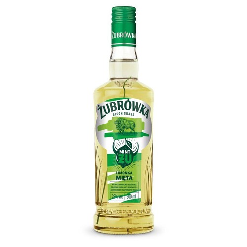 Butelka Żubrówki Bison Grass Mint Lime, 500 ml, 26% vol. Przezroczysta butelka z zieloną zakrętką. Na zielono-srebrnej etykiecie widać żubra, liście mięty i plasterek limonki. W środku butelki znajduje się źdźbło trawy.