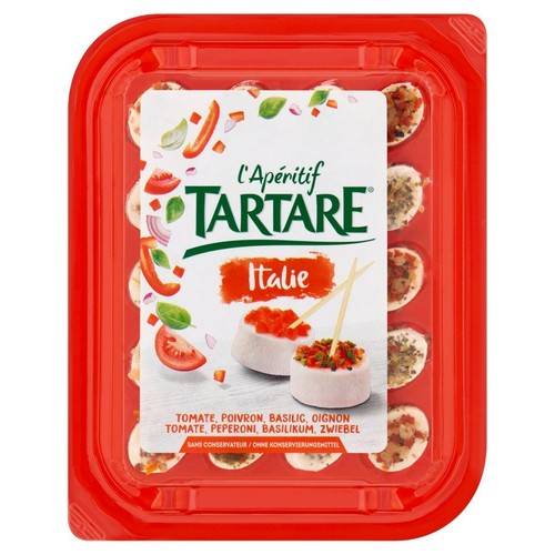 Opakowanie L'Apéritif Tartare Italie z małymi porcjami serka lub pasty. Widoczne dodatki: pomidor, papryka, bazylia, cebula.