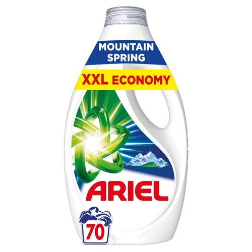 Płyn do prania Ariel Górska Wiosna w białej butelce z etykietą XXL Economy. Wystarcza na 70 prań.