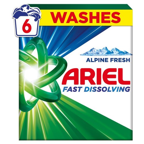 Opakowanie proszku do prania Ariel Alpine Fresh, szybko rozpuszczalny, na 6 prań. Biało-niebiesko-zielone tło z grafiką gór.