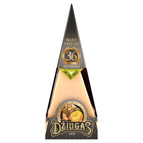 Džiugas, ser twardy dojrzewający minimum 36 miesięcy. Produkt bez laktozy w czarnym, trójkątnym opakowaniu.