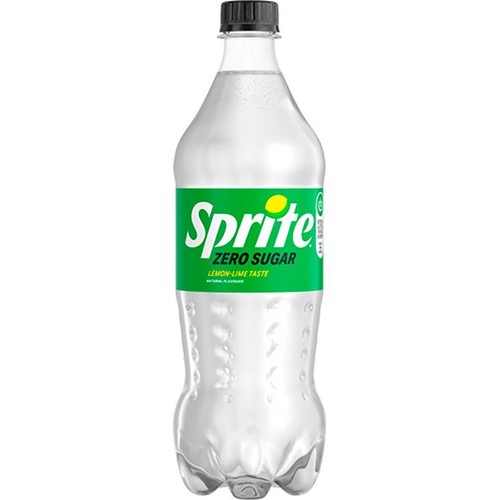 Plastikowa butelka napoju Sprite Zero Sugar z czarną zakrętką. Zielona etykieta z białym logo Sprite i napisem 'ZERO SUGAR' (bez cukru) oraz 'LEMON-LIME TASTE' (smak cytrynowo-limonkowy). Napój zawiera naturalne aromaty.