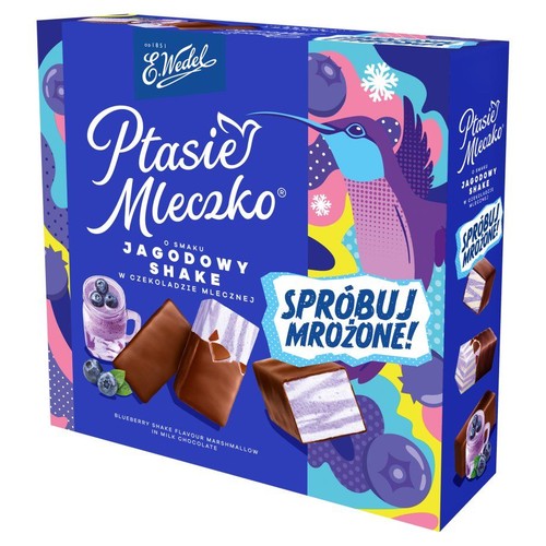 Opakowanie Ptasie Mleczko E. Wedel o smaku jagodowy shake w czekoladzie mlecznej. Widoczne kawałki pianek i jagody.
