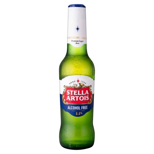 Butelka piwa Stella Artois bezalkoholowego 0.0%. Zielone szkło, biało-niebieska etykieta z napisem "Stella Artois" i "Bezalkoholowe". Widoczne krople kondensacji na powierzchni butelki.