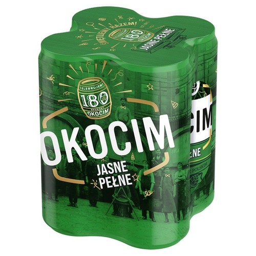 Zgrzewka czterech puszek piwa Okocim Jasne Pełne, owinięta zieloną folią. Opakowanie ozdobione jest grafiką z ludźmi i beczkami, upamiętniającą 180-lecie browaru Okocim. Widoczne napisy to "Jasne Pełne" i "Świętujemy razem!".