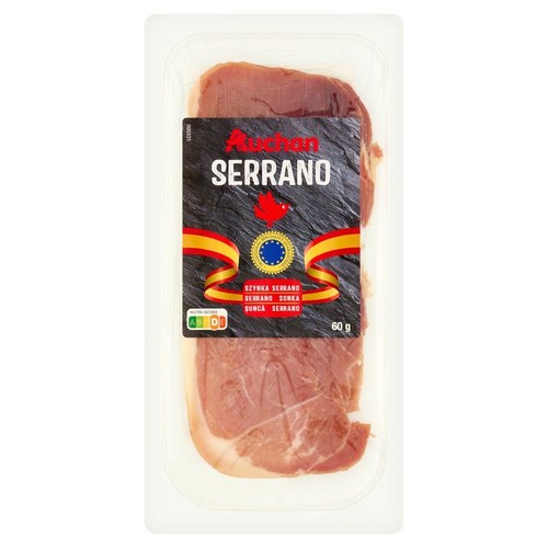 Szynka Serrano w opakowaniu 60 g. Produkt Auchan z etykietą w hiszpańskich barwach i oznaczeniem Chronionej Nazwy Pochodzenia.