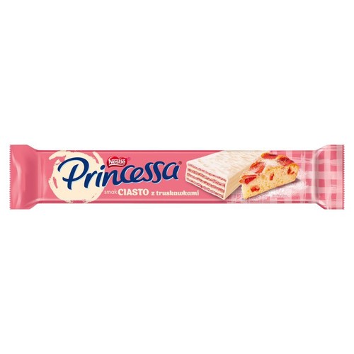 Różowe opakowanie batona waflowego Princessa Nestle o smaku ciasta truskawkowego. Na etykiecie widoczny jest wafel pokryty białą polewą z różowymi warstwami oraz grafika przedstawiająca kawałek ciasta z kawałkami truskawek.