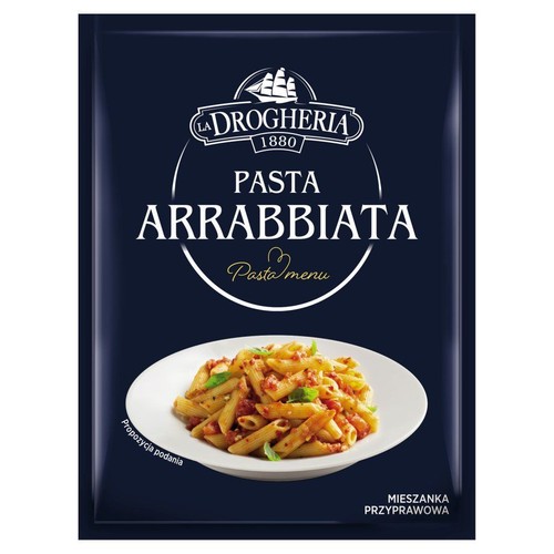 Ciemnoniebieskie opakowanie mieszanki przyprawowej La Drogheria 1880 Pasta Arrabbiata. Na górze logo z żaglowcem. Na dole talerz z makaronem penne w sosie pomidorowym z bazylią, oznaczony jako propozycja podania.