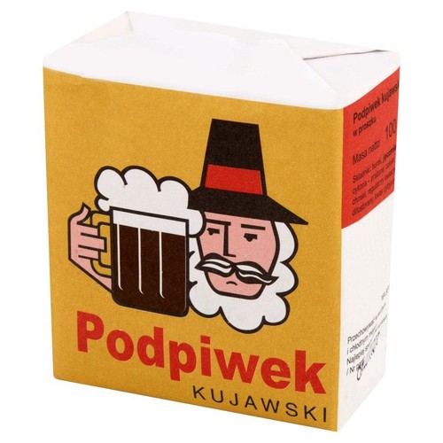 Żółte opakowanie Podpiwku Kujawskiego w proszku o masie netto 100g. Na froncie stylizowany rysunek mężczyzny w kapeluszu z kuflem. Produkt do przygotowania napoju, zawiera m.in. burak, jęczmień, cykorię.
