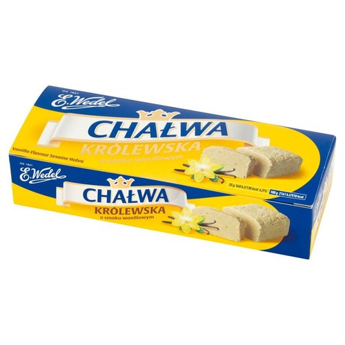 Produkt E.Wedel Chałwa Królewska o smaku waniliowym w kartonowym opakowaniu. Na pudełku grafika przedstawiająca trzy porcje chałwy, kwiat wanilii i laski wanilii. Opakowanie w kolorach niebieskim i żółtym.