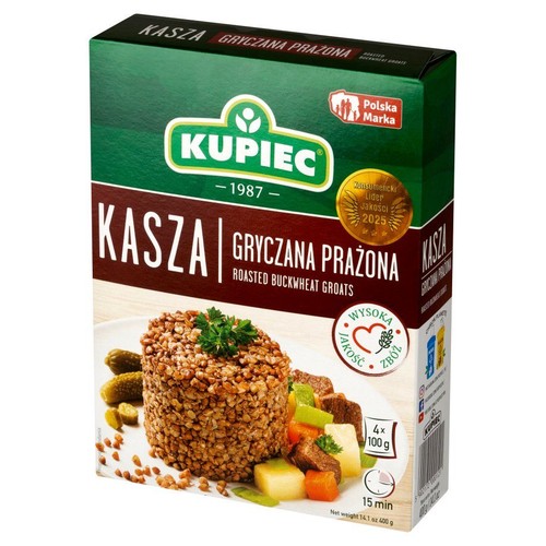 Karton kaszy gryczanej prażonej Kupiec, 4x 100g. Widoczna grafika dania z kaszą, mięsem i warzywami.