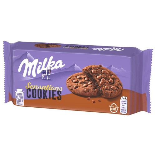 Opakowanie fioletowych ciastek Milka Sensations Cookies z mleczną czekoladą alpejską. Na grafice dwa ciastka z kawałkami czekolady.