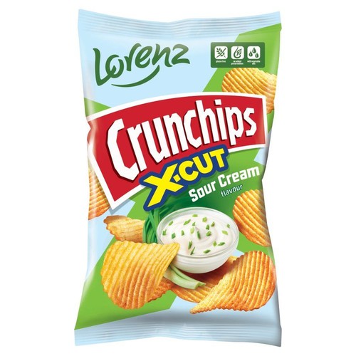 Chipsy Lorenz Crunchips X-CUT, smak śmietankowy. Jasnoniebieska paczka z grafiką chipsów i dipu z szczypiorkiem.