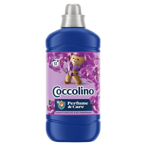 Ciemnoniebieski płyn do płukania Coccolino Perfume & Care, Fioletowa Orchidea i Borówki, na 51 prań. Na etykiecie miś i orchidee.