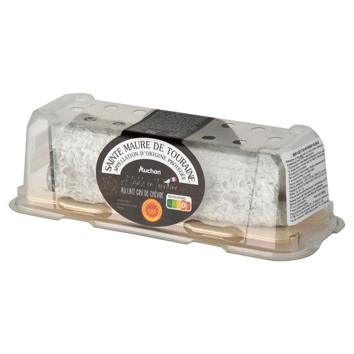 Sainte Maure de Touraine, ser kozi z surowego mleka, 200g. Produkt Auchan w przezroczystym opakowaniu. Chroniona Nazwa Pochodzenia.