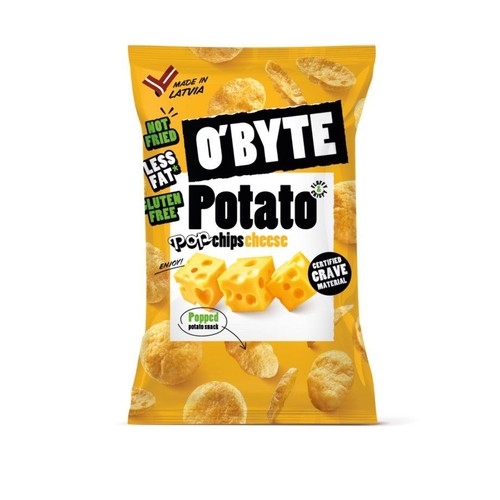 Paczka chrupek ziemniaczanych O'BYTE Potato Pop chips cheese w żółtym opakowaniu. Produkt jest nie smażony, bezglutenowy i zawiera mniej tłuszczu. Na etykiecie grafika sera i chrupek. Pochodzi z Łotwy.