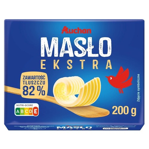 Masło Ekstra Auchan, 200 g. Opakowanie z grafiką masła na drewnianej łyżce i czerwonym ptakiem. Zawartość tłuszczu 82%.