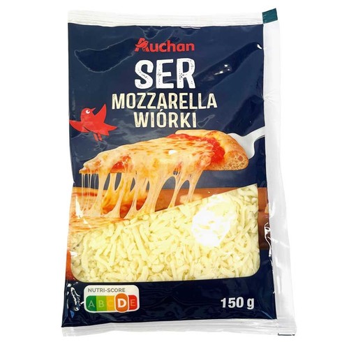 Opakowanie sera mozzarella w wiórkach marki Auchan o wadze 150 g. Ciemnoniebieska torebka z przezroczystym okienkiem, przez które widać żółte wiórki sera. Na opakowaniu grafika kawałka pizzy z roztopionym serem.