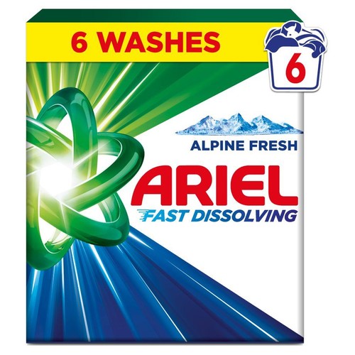Opakowanie proszku do prania Ariel Alpine Fresh, szybko rozpuszczalny, na 6 prań. Białe tło z zielonymi i niebieskimi elementami.