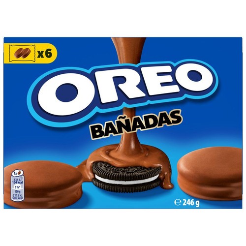 Niebieskie opakowanie ciasteczek Oreo Bañadas, 6 sztuk. Grafika przedstawia ciasteczka Oreo w polewie czekoladowej.