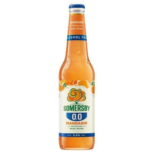 Somersby 0.0 Mandarin, bezalkoholowy napój piwny w szklanej butelce z niebieską zakrętką. Etykieta zawiera logo marki, duży napis "SOMERSBY 0.0" oraz "MANDARIN". Podkreślono, że jest to "Refreshing Beer Drink" z 0.0% alkoholu. Butelka jest zaparowana.