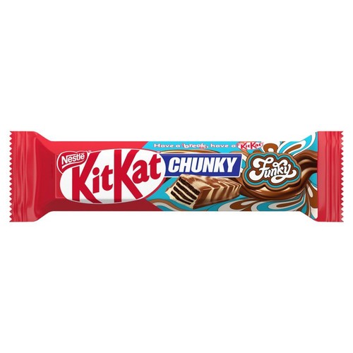 Czerwone opakowanie batonika KitKat Chunky Funky. Na opakowaniu logo Nestle i KitKat, a także grafika przedstawiająca przekrój batonika z warstwami wafla i czekolady. Widoczne hasło "Zrób sobie przerwę, zjedz KitKat".