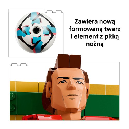 Zbliżenie na głowę figurki LEGO z brązowymi włosami i jasną skórą, wykonaną z klocków. Obok biała piłka nożna LEGO z niebiesko-czarnymi geometrycznymi wzorami. Zestaw zawiera nową formowaną twarz i element piłki nożnej.