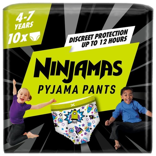 Pieluchomajtki Ninjamas Space, 10 sztuk, dla 4-7 lat. Opakowanie czarno-zielone z grafiką dzieci i pieluchomajtek w kosmiczne wzory.