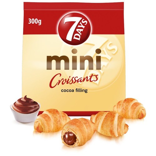 7 DAYS mini Croissants z nadzieniem kakaowym w opakowaniu 300g. Przed nim mini rogaliki i miseczka kremu kakaowego.