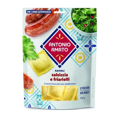 Biała torebka z ravioli Antonio Amato z kiełbasą i rzepą, 250g. Posiada zamknięcie strunowe.