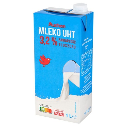 Karton mleka UHT Auchan 3,2% tłuszczu, 1 litr. Na opakowaniu czerwony ptak i mleko wlewane do szklanki.
