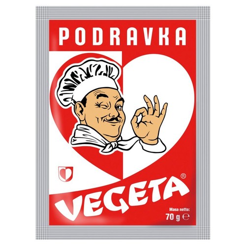 Opakowanie uniwersalnej przyprawy Vegeta marki Podravka, 70 gramów. Design w kolorach czerwonym i białym. Centralnym elementem jest rysunek kucharza w czapce, który mruga i pokazuje znak "OK", umieszczony w sercu.