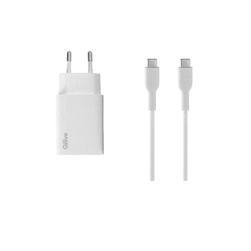 Biały adapter sieciowy Qilive z dwoma bolcami do gniazdka, widoczny z przodu. Obok niego, po prawej stronie, leżą dwa identyczne, białe kable z końcówkami USB-C po obu stronach.