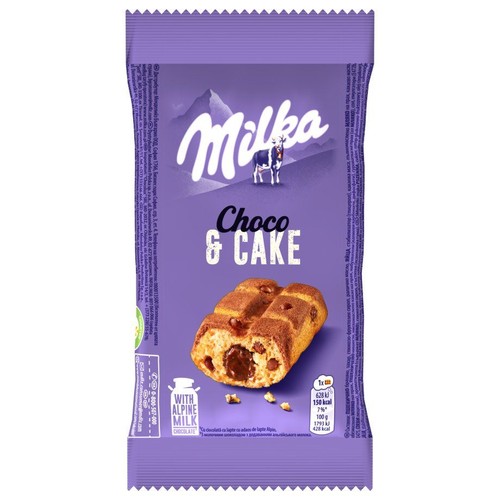 Fioletowe opakowanie Milka Choco & Cake. Na opakowaniu grafika przekrojonego ciastka z czekoladowym nadzieniem i kawałkami czekolady.