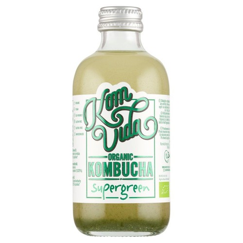 Szklana butelka organicznej kombuchy Kom Vida Supergreen z metalową zakrętką. Na białej etykiecie widnieje zielony napis "Kom Vida", "ORGANIC", "KOMBUCHA", "Supergreen" oraz logo ekologiczne UE. Produkt ma pojemność 250 ml.