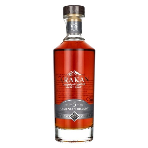 Butelka ormiańskiej brandy ARAKAN VS, leżakowanej 3 lata, z Doliny Ararat. Etykieta z górskim motywem.