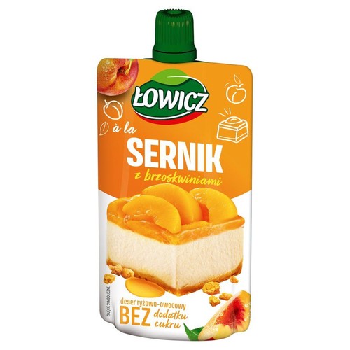Pomarańczowa saszetka Łowicz "à la Sernik z brzoskwiniami" z zieloną zakrętką. To deser ryżowo-owocowy bez dodatku cukru. Na opakowaniu widnieje grafika kawałka sernika z brzoskwiniami i kruszonką, oraz połówki brzoskwiń.
