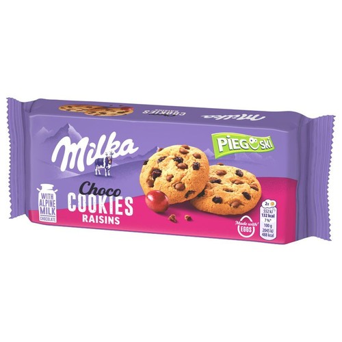 Fioletowe opakowanie Milka Choco Cookies Raisins z alpejską mleczną czekoladą. Na opakowaniu grafika dwóch ciastek z rodzynkami.