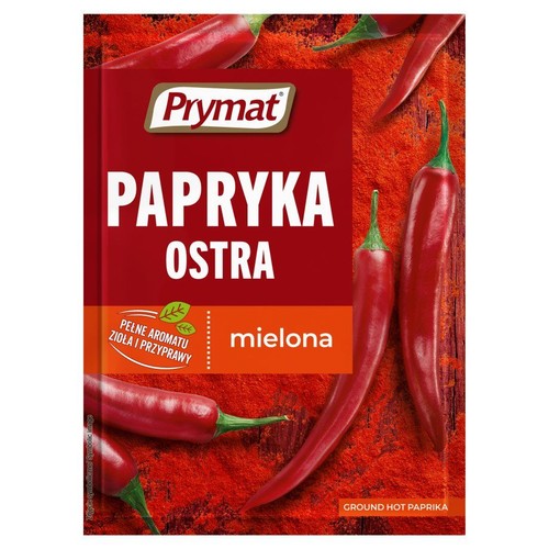Opakowanie Prymat Papryka Ostra mielona. Czerwone tło z papryczkami chili i proszkiem paprykowym.