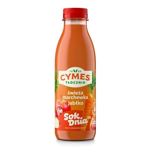 Sok Cymes Tłocznia "Sok Dnia" w plastikowej butelce z czerwoną nakrętką. Etykieta zawiera nazwę produktu, informację o składnikach: świeża marchewka i jabłko, oraz podkreślenie, że nie jest z koncentratu.