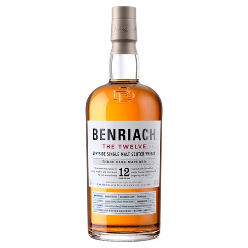 Benriach The Twelve, 12-letnia szkocka whisky single malt, dojrzewająca w trzech rodzajach beczek. Butelka z etykietą, na której widnieje nazwa destylarni Benriach Distillery Co. Limited oraz nazwisko Master Blendera Rachel Barrie.