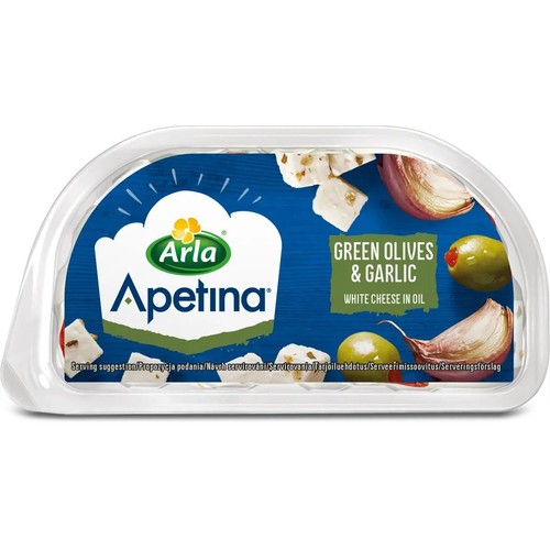 Opakowanie Arla Apetina Snack 100g. Biały ser w oleju z zielonymi oliwkami i czosnkiem. Etykieta z grafiką składników.