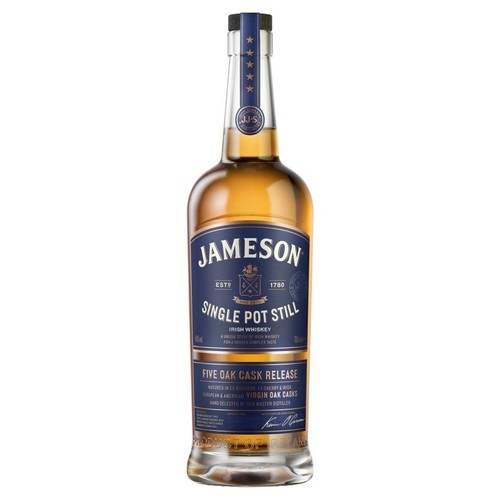Szklana butelka whiskey Jameson Single Pot Still Irish Whiskey. Etykieta w kolorze granatowym z białymi napisami. Edycja Five Oak Cask Release. Pojemność 700 ml. Produkt z Irlandii.