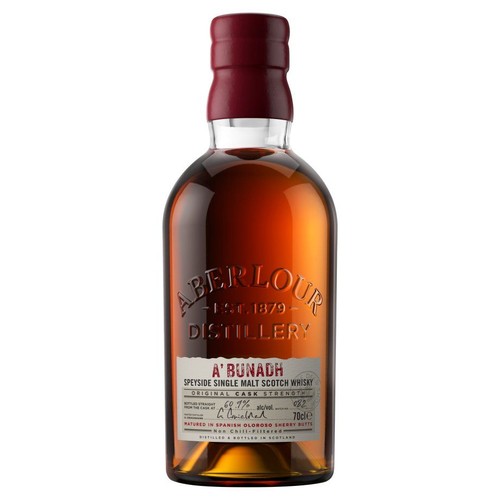 Whisky Aberlour A' Bunadh, Speyside Single Malt Scotch Whisky, w butelce 700 ml. Zawiera 60.1% alkoholu. To oryginalna whisky o mocy beczki, destylowana i butelkowana w Szkocji, dojrzewająca w beczkach po sherry Oloroso.