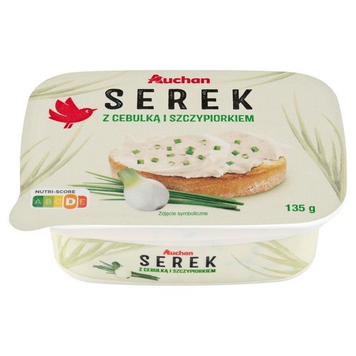 Serek Auchan z cebulką i szczypiorkiem w plastikowym pojemniku, 135 g. Na wieczku symboliczny obrazek.