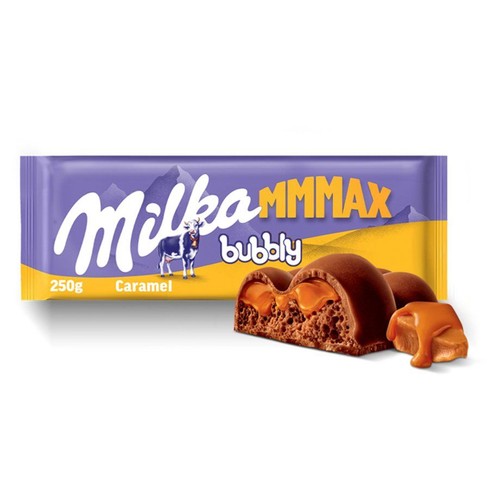 Czekolada Milka MMMax Bubbly Caramel o wadze 250g. Opakowanie w kolorze fioletowym z żółtym paskiem, logo Milka i wizerunkiem krowy. Obok leży kawałek czekolady z widocznym bąbelkowym wnętrzem i obfitym, płynnym nadzieniem karmelowym.