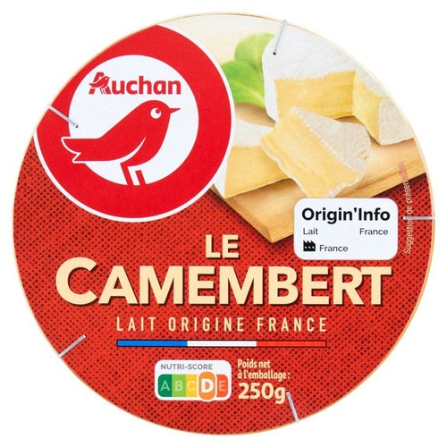 Ser Camembert Auchan, 250g, z mleka pochodzenia francuskiego. Czerwone opakowanie z ptakiem.