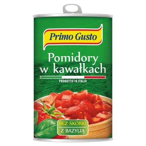 Puszka pomidorów w kawałkach Primo Gusto. Zielona etykieta z napisem "Pomidory w kawałkach" i grafiką pomidorów z bazylią.
