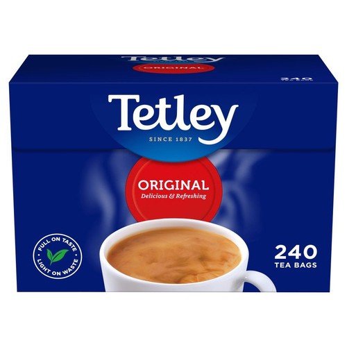 Karton herbaty Tetley Original, 240 torebek. Z przodu grafika filiżanki herbaty i hasło "Pełnia smaku, mało odpadów".